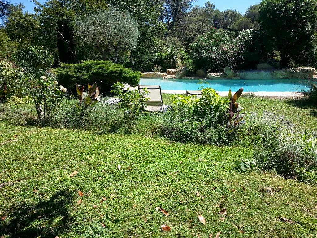 Bed and Breakfast La Bousquatiere Piolenc Exterior foto